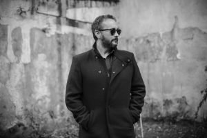 Noticias | El cantante colombiano Dr. Torralvo presenta “Perdóname” y “Hechizo Elemental”