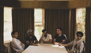 Cartelera | Entre recuerdos y guitarras: Larry Flint presenta su single más introspectivo