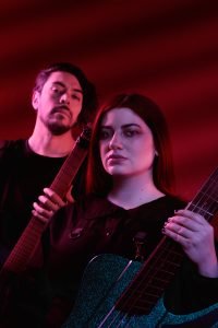 Cartelera | Con “Hilo Rojo”, Ame & Koke abren una nueva era: técnica instrumental al servicio de una canción inspirada en su propia historia.