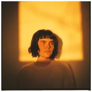 Cartelera | Camila Moreno celebra un año de “La Primera Luz” en CEINA