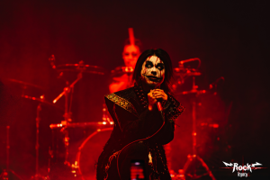 Review | Con la ferocidad digna de un Oni, Deviloof se manifestó en el Teatro Cousiño para su “Inherited Blasphemy Tour”