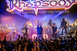 Review | Noche Soñada: el Rhapsody definitivo posó montando un dragón llamado orquesta y coro, en el Teatro Caupolicán