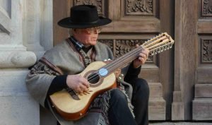 Noticias | Cantor a lo poeta Juan Domingo Pérez Ibarra presenta su primer disco
